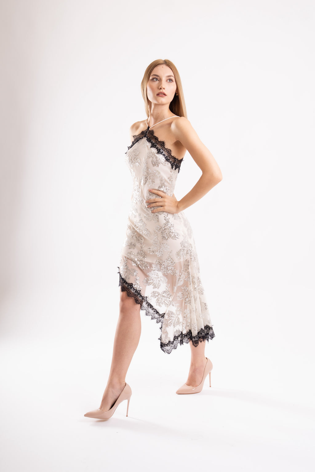 ABITO ASIMMETRICO PUNTA