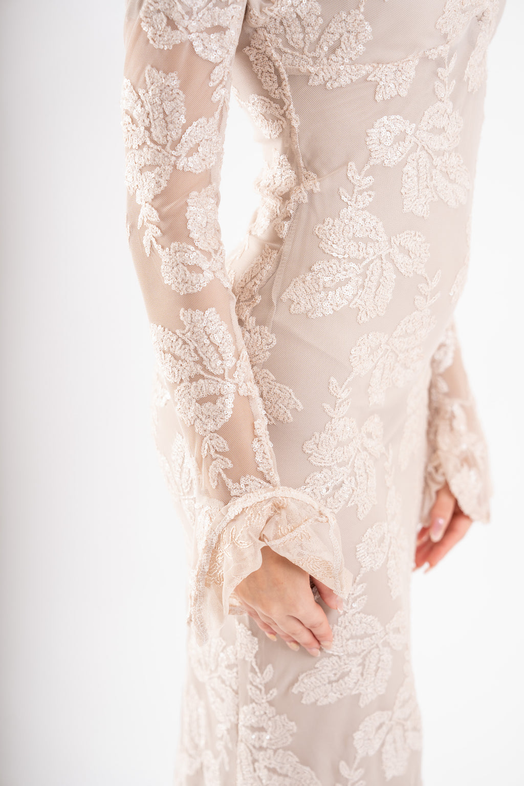 ABITO MANICOTTI RICAMI